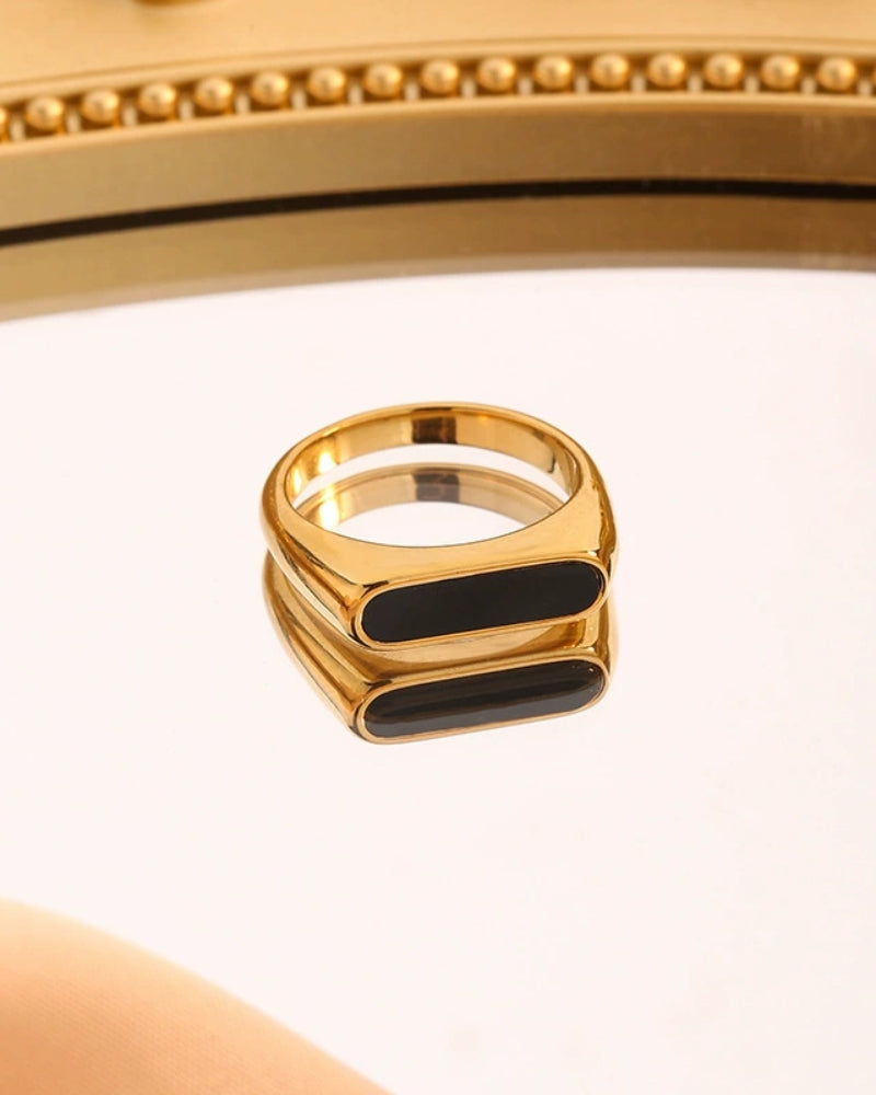 Veltic Nero Signet Ring